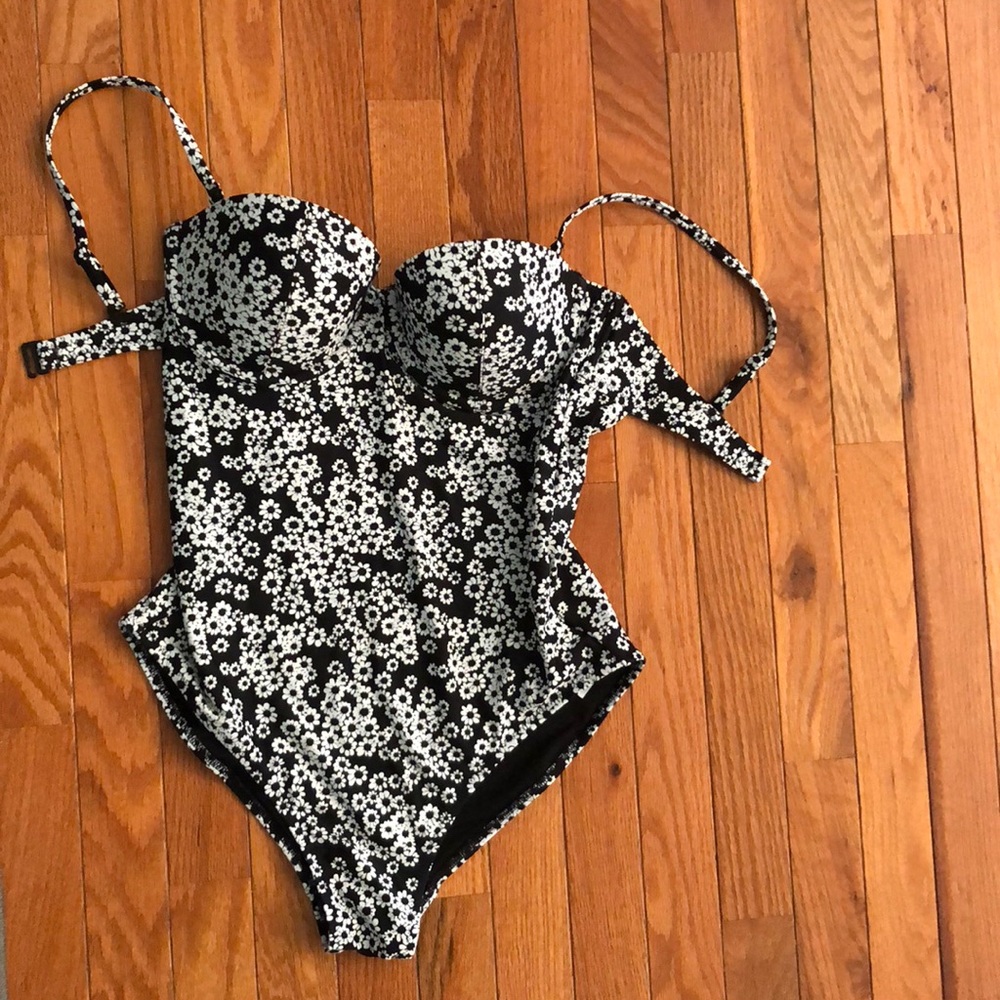 Old Navy bathing suit